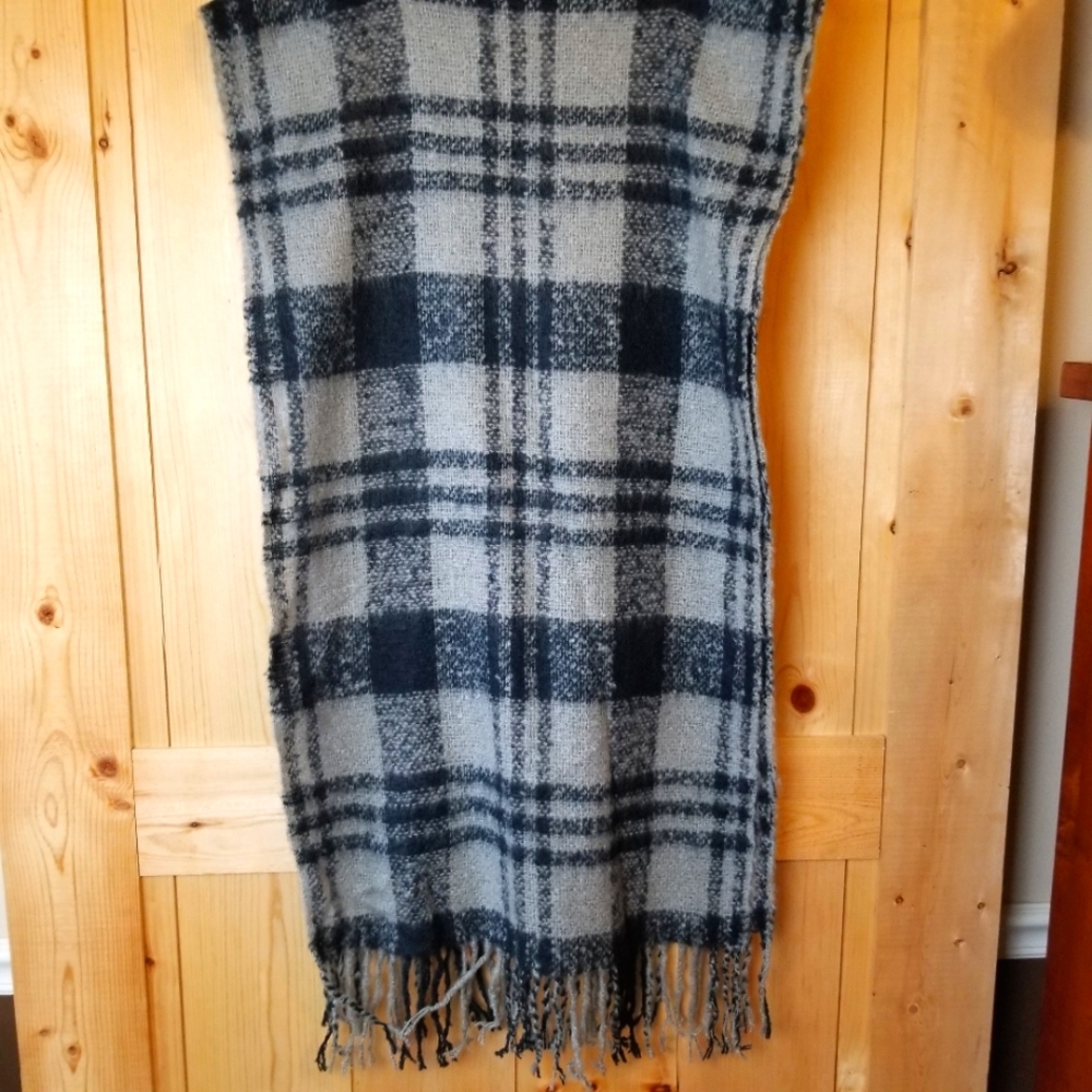 Barbour Merino Wool And Cashmere Tartan Plaid Fringed Scarf